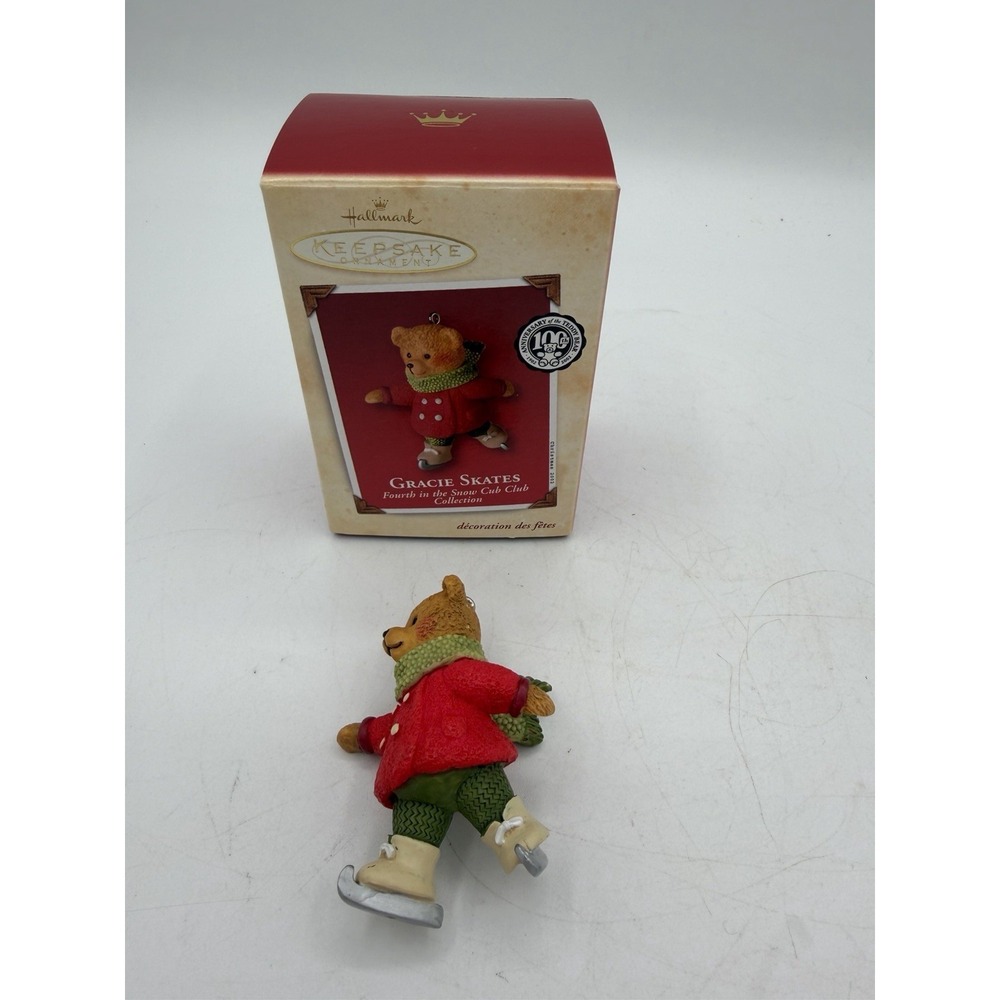 ⛸️❄️ Hallmark Keepsake‎ Ornament – Gracie Skates (2002) NOS 🎄✨